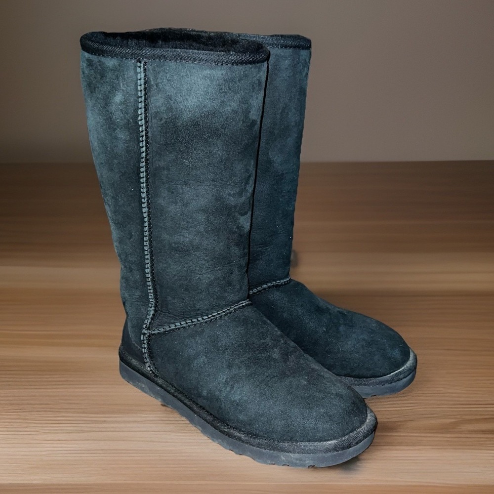 UGG Australia‎ Classic Tall II Winter Boots for Women, Size 6 - Black